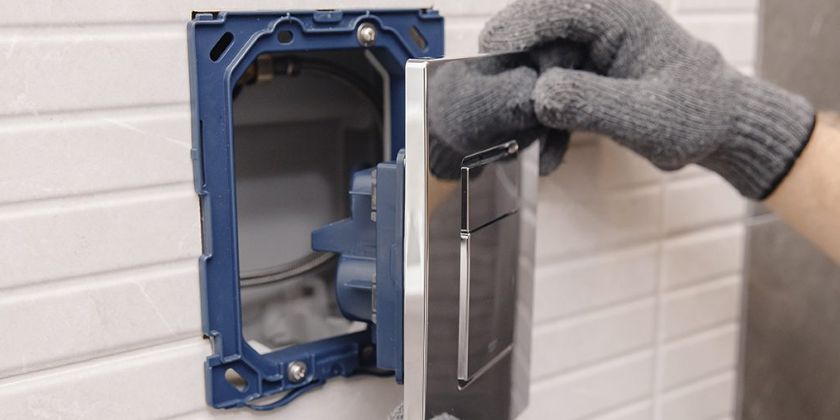 Jak naprawić cieknącą spłuczkę podtynkową?