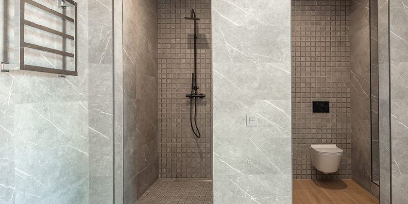 Jak zrobić prysznic bez brodzika? Instrukcja krok po kroku