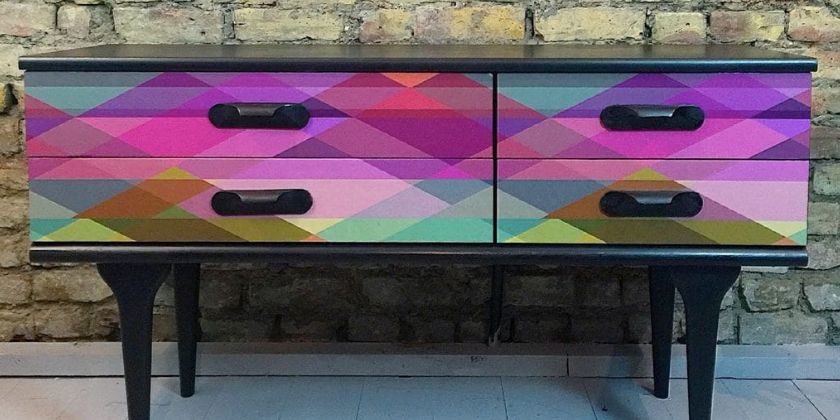 Tapetowanie mebli, czyli jak szybko odświeżyć wyposażenie domu