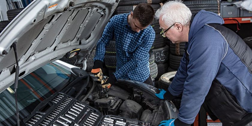 Sposoby na wymianę płynu w układzie wspomagania kierownicy