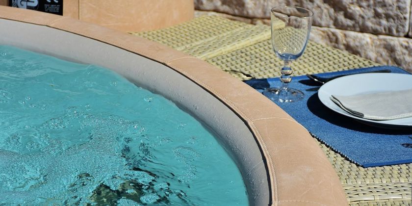 Jak stworzyć jacuzzi w ogrodzie?