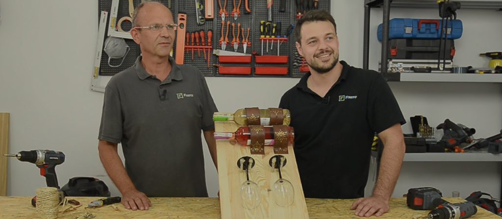 JAK ZROBIĆ WIESZAK NA WINO?