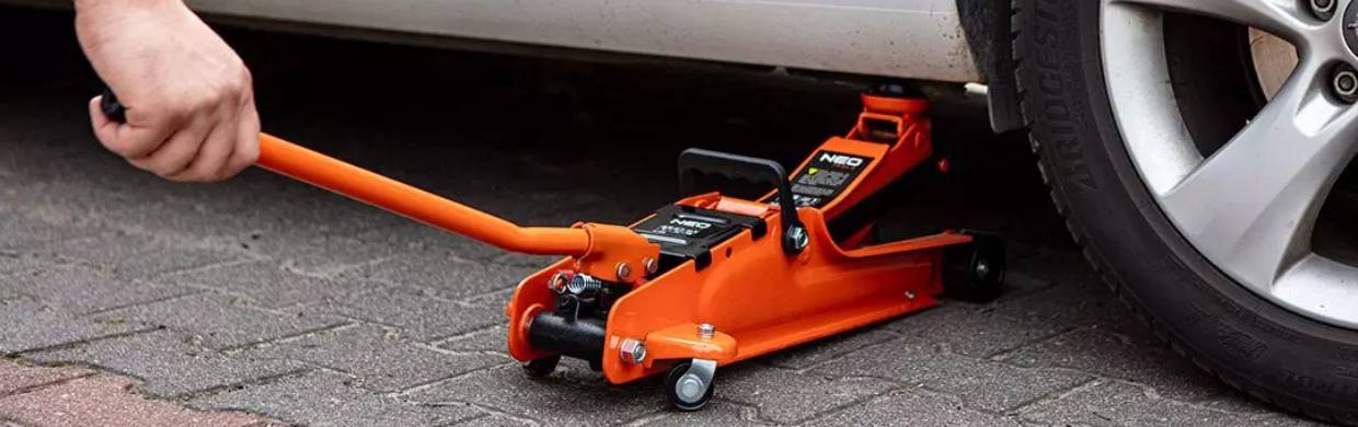 Podnośnik pod autem