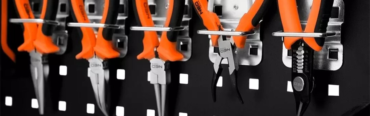 Jak zrobić wieszak na klucze warsztatowe? Kreatywne i praktyczne rozwiązania