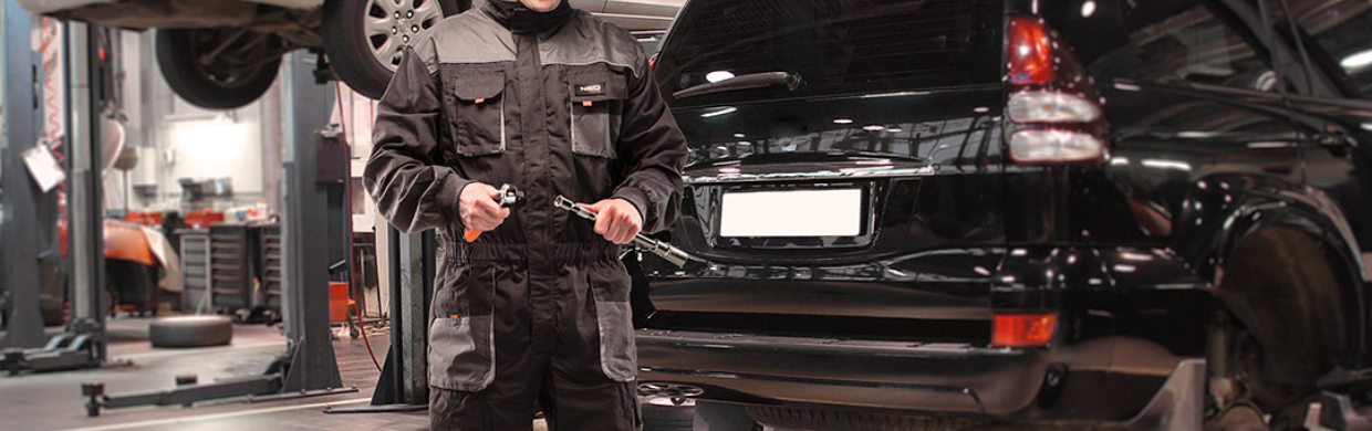 Kombinezon roboczy – klucz do bezpieczeństwa i komfortu w pracy