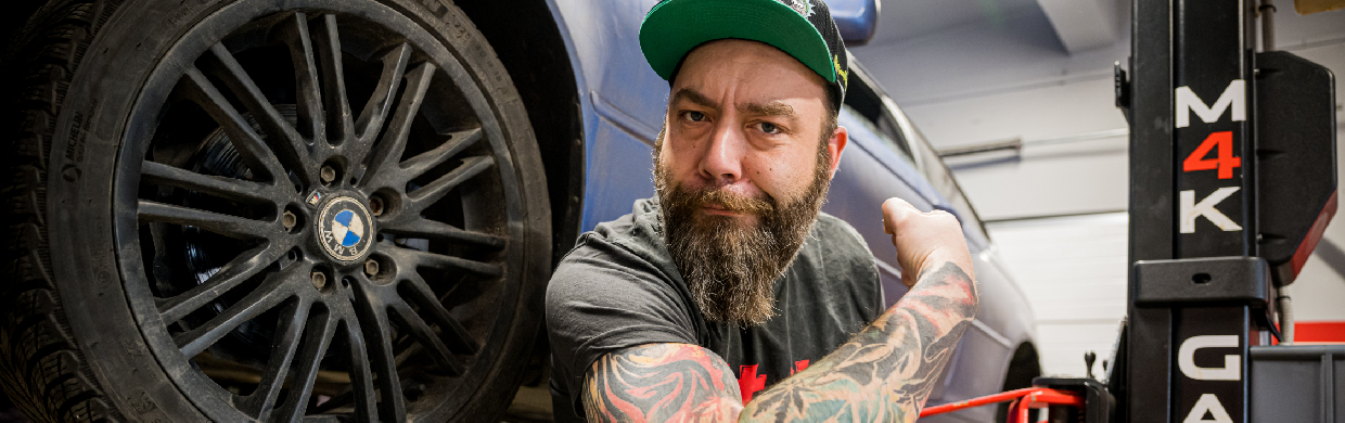 Poradnik Micha: Wymiana drążków kierowniczych. Jak rozpoznać uszkodzony drążek kierowniczy?