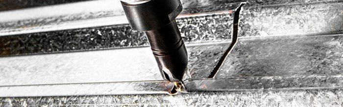 SPRAWDZAMY, JAK DZIAŁAJĄ PROFESJONALNE NOŻYCE DO BLACHY