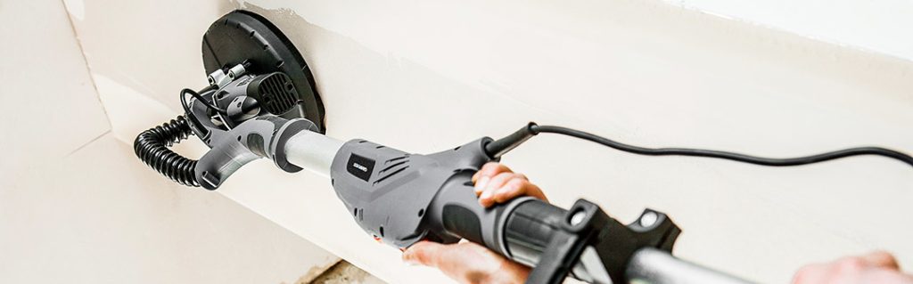 ŻYRAFA DO TYNKU, CZYLI KTÓRA SZLIFIERKA NADAJE SIĘ DO DUŻYCH POWIERZCHNI